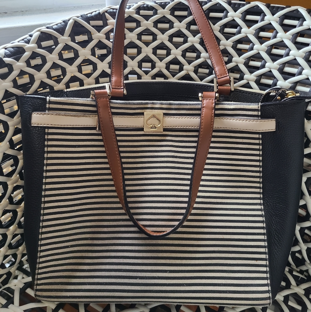 Kate Spade Black&White striped purse New w/out tag